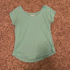 Women’s Old Navy short sleeve shirt. Size Large. Good condition.